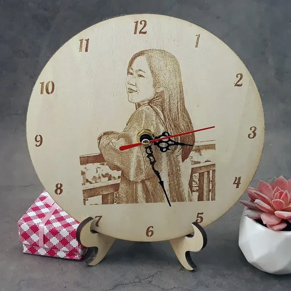 đồng hồ gỗ khắc hình đồng hồ gỗ khắc hình