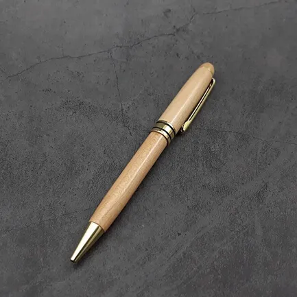 bút gỗ khắc tên