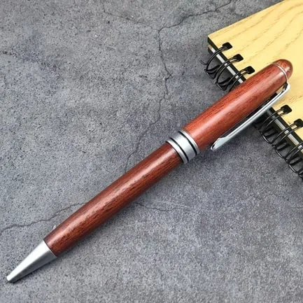 bút gỗ khắc tên